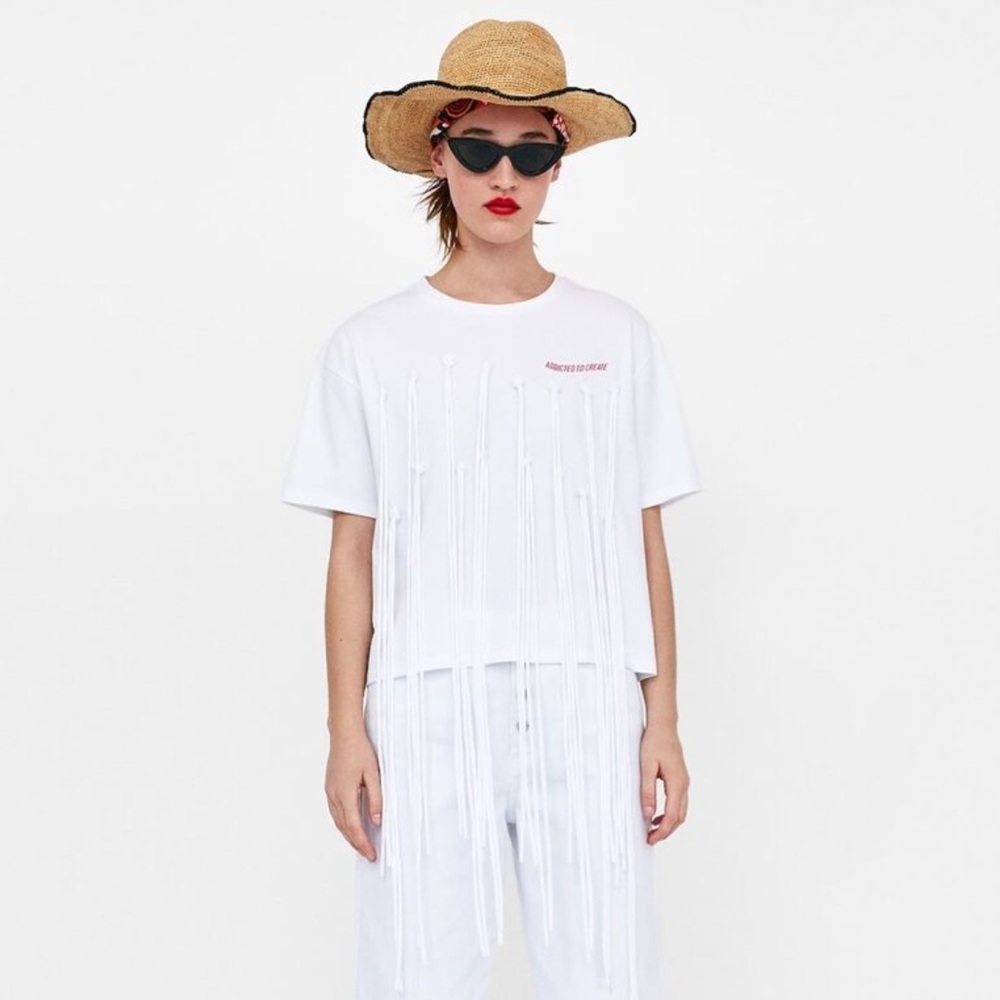 Zara Discontinued Cute White Fringed T-Shirt Top with Embroidered Size M